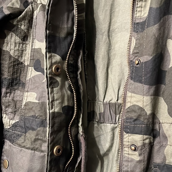 CAMO UTILIITY ZIP JACKET!  LIGHTWEIGHT/WITH WAIST CINCH! - Picture 8 of 12